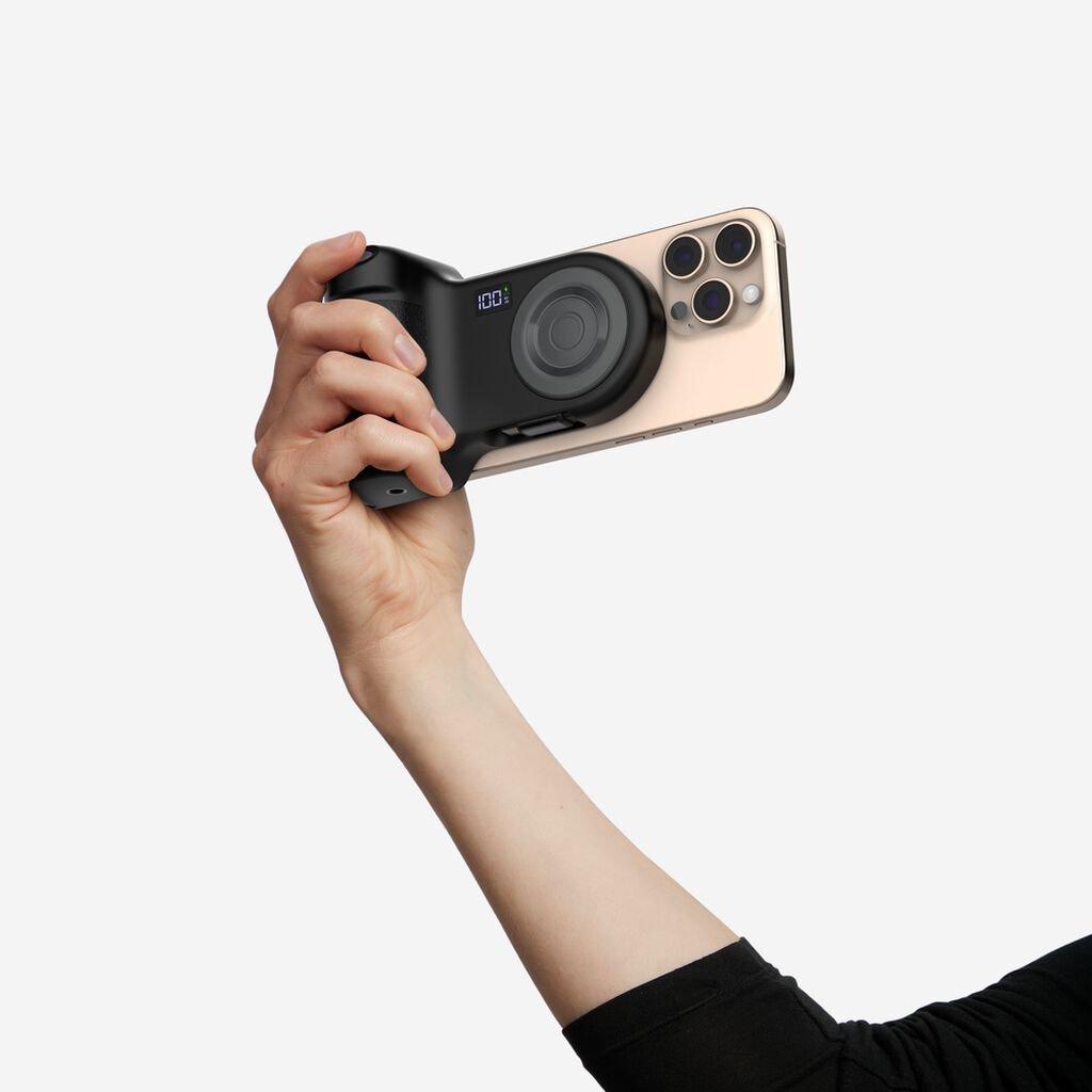 Belkin Stage Power Grip – a camera grip and power bank in one!