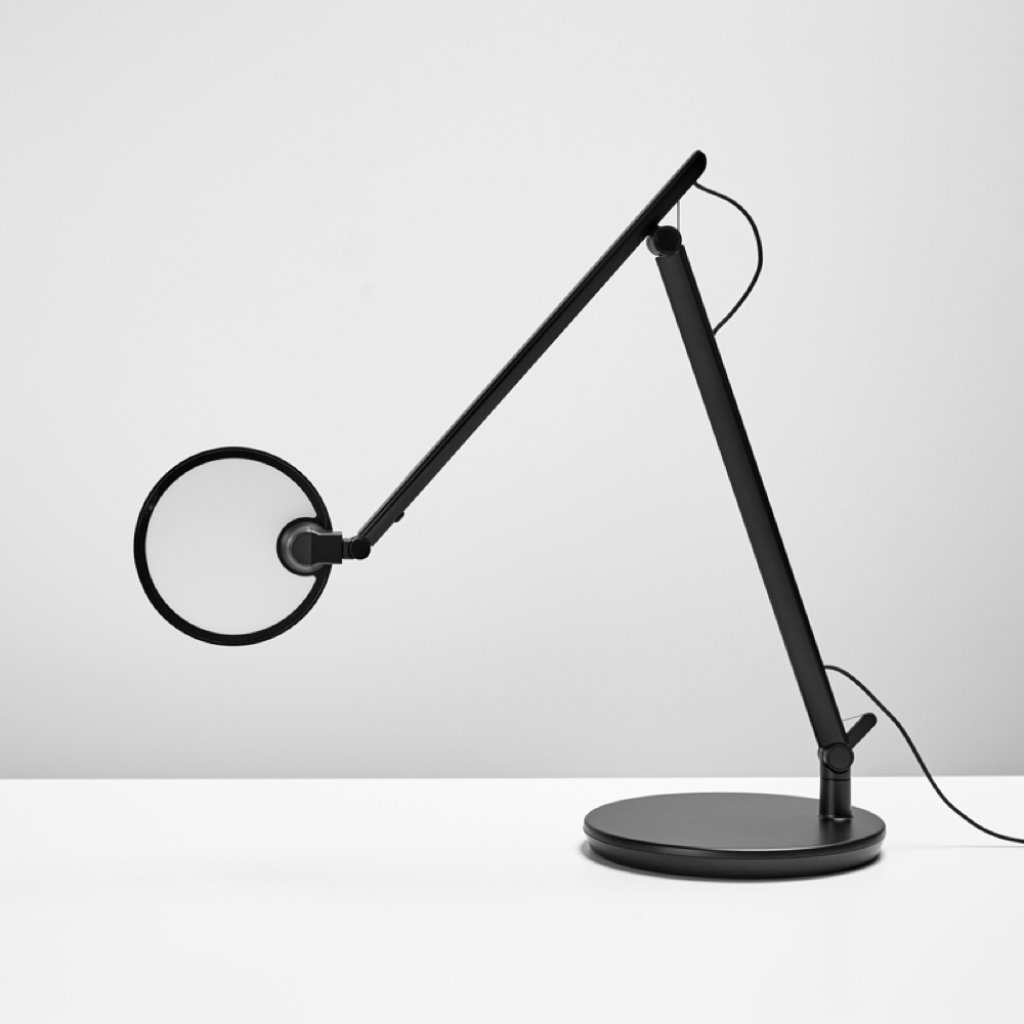 Nova task light by Humanscale