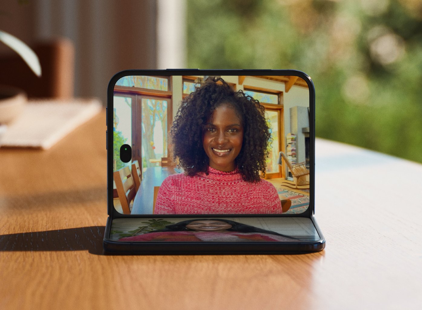 Photo 3 of iPhone Duo – the first foldable phone by Apple